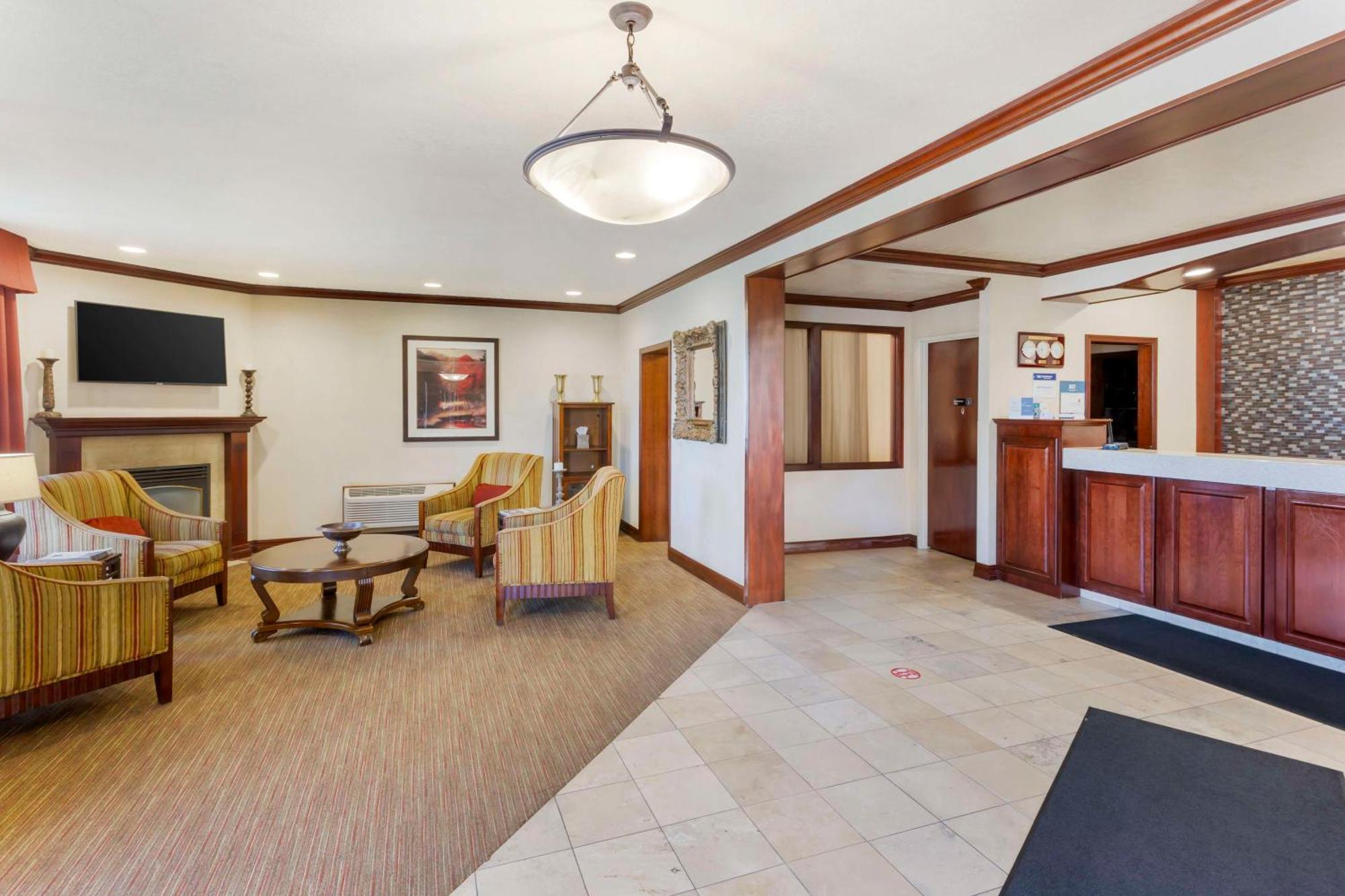 Best Western Plus Weston Inn Logan Exterior photo