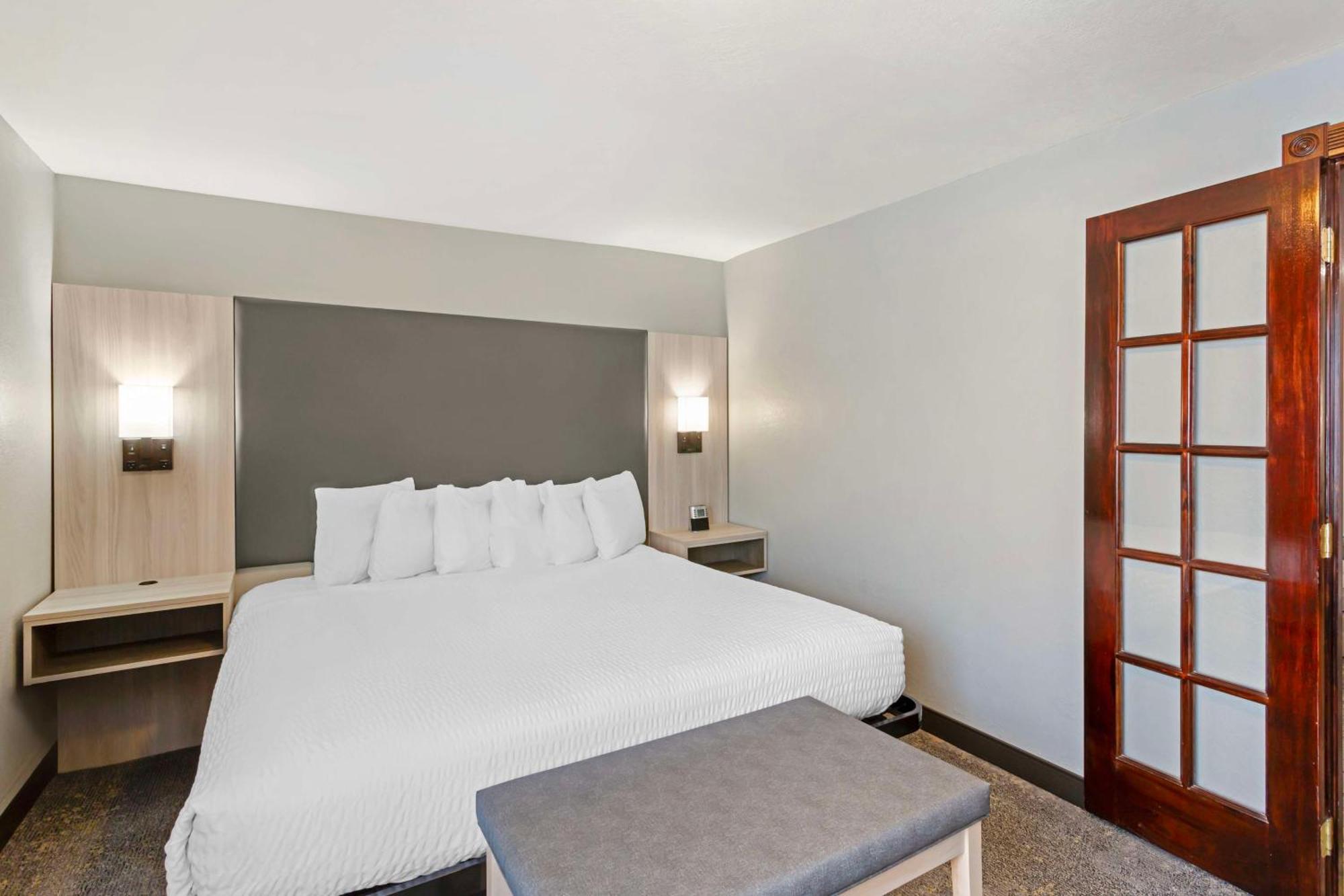 Best Western Plus Weston Inn Logan Exterior photo
