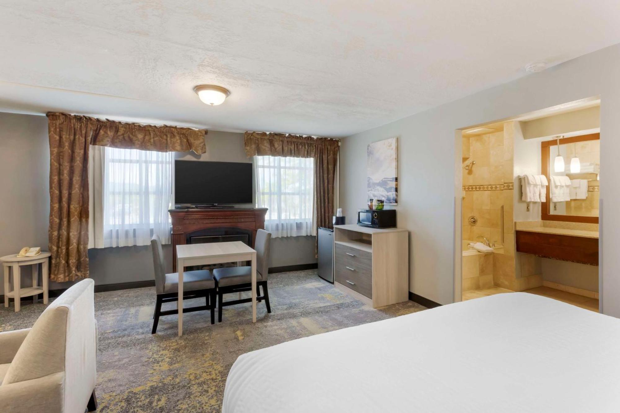 Best Western Plus Weston Inn Logan Exterior photo
